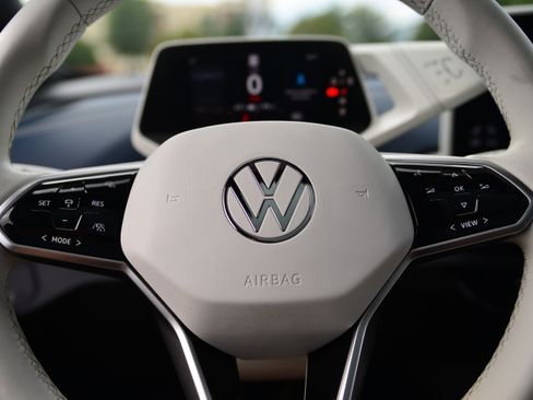 Used 2023 Volkswagen ID.4 S RWD image 31