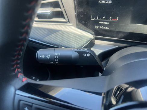 Certified 2025 Nissan Kicks SR FWD image 11