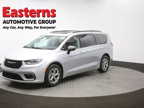 Used 2023 Chrysler Pacifica Limited image 88