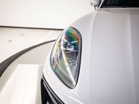 Certified 2023 Porsche Macan AWD/4WD image 13