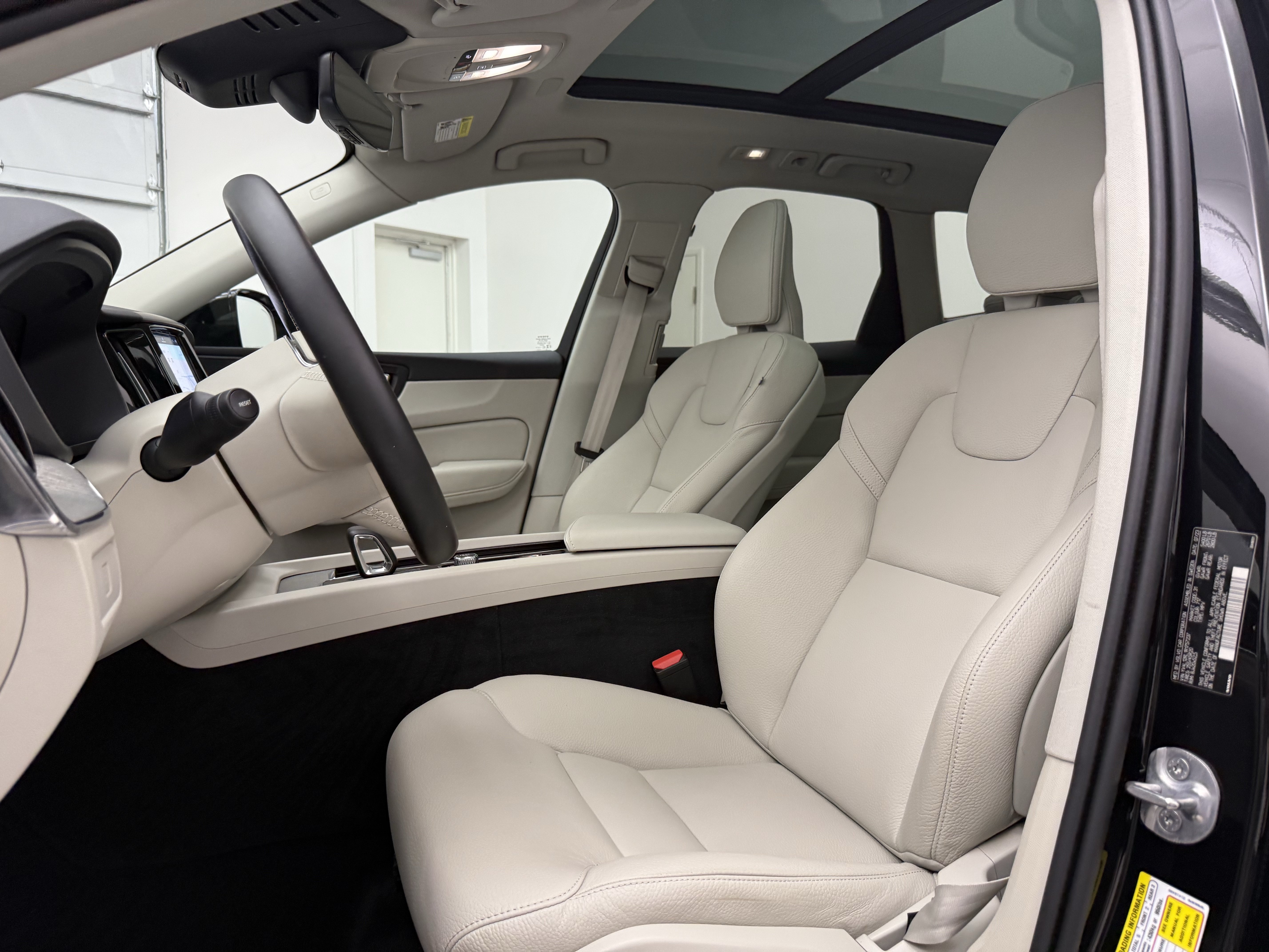 Certified 2024 Volvo XC60 B5 Plus w/ Protection Package Premier AWD/4WD image 13