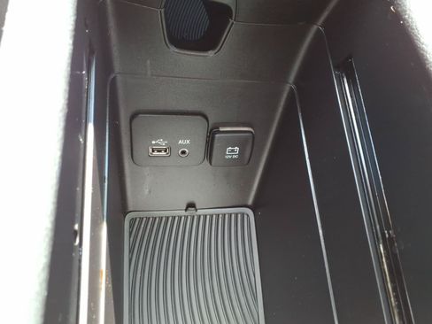 Used 2016 Chrysler 200 Limited FWD image 17