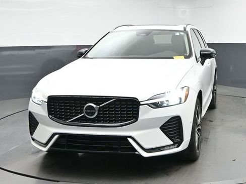 Used 2023 Volvo XC60 B5 Plus FWD image 3