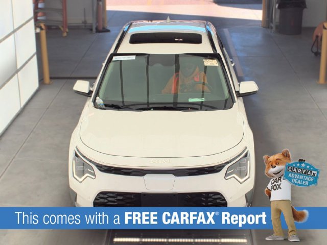 Used 2024 Kia Niro Wave w/ Wave Preserve Package FWD image 2
