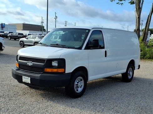 Used 2015 Chevrolet Express 2500 RWD image 3