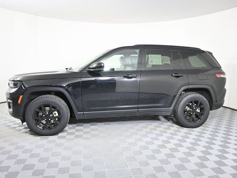 Used 2024 Jeep Grand Cherokee Altitude AWD/4WD image 2