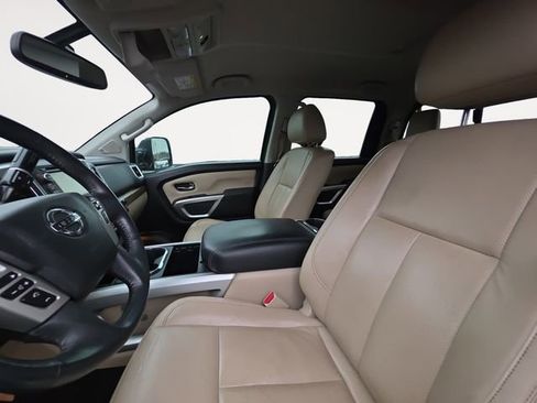 Used 2016 Nissan Titan SL image 9