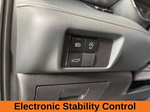 Used 2025 Toyota Highlander XLE AWD/4WD image 12