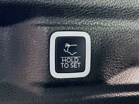 Used 2024 Jeep Grand Cherokee L Limited w/ Luxury Tech Group II image 32