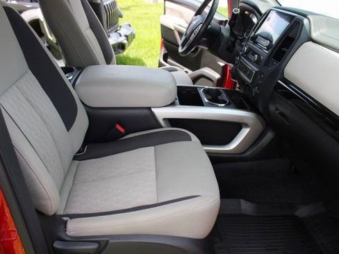 Used 2022 Nissan Titan SV w/ SV Convenience Package image 20