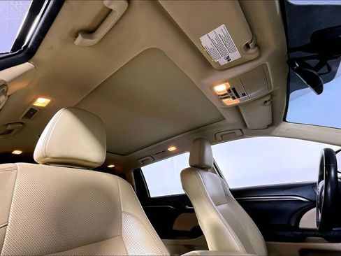 Used 2015 Toyota Highlander Limited Platinum AWD/4WD image 22