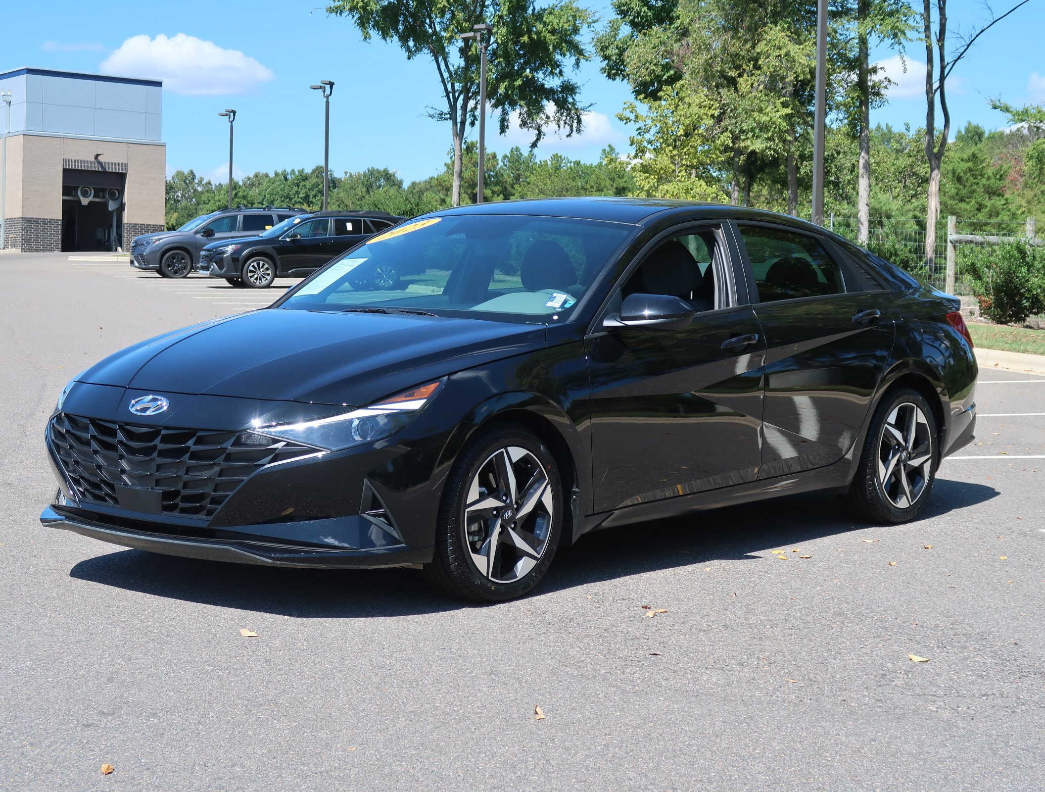 Used 2023 Hyundai Elantra SEL w/ Convenience Package FWD image 3