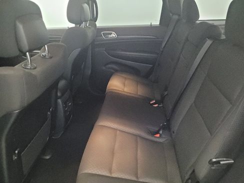 Used 2020 Jeep Grand Cherokee Laredo AWD/4WD image 18