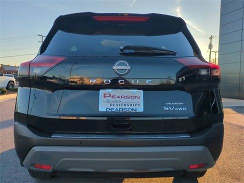 Used 2023 Nissan Rogue SV image 5