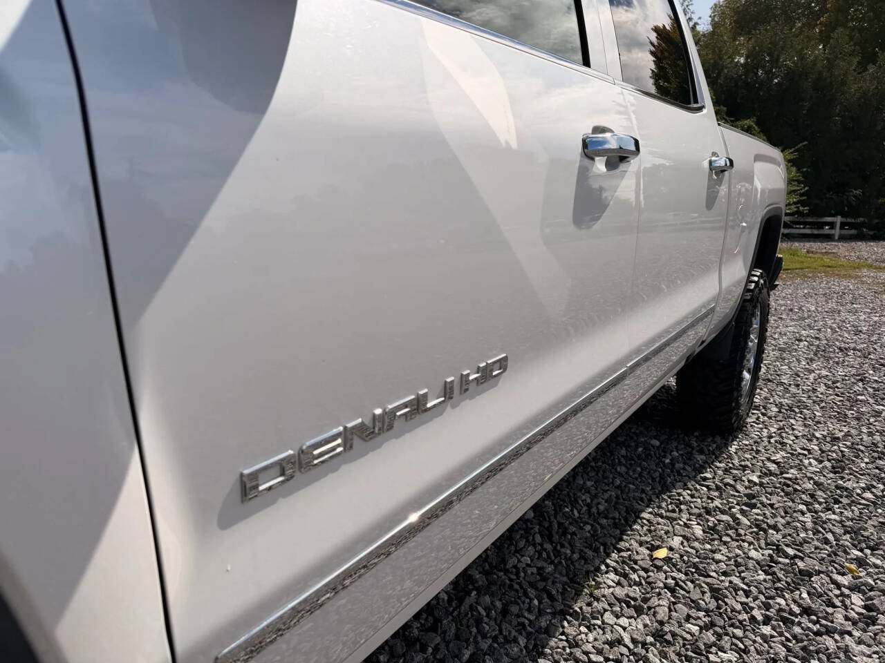 Used 2018 GMC Sierra 2500 Denali w/ Duramax Plus Package AWD/4WD image 11