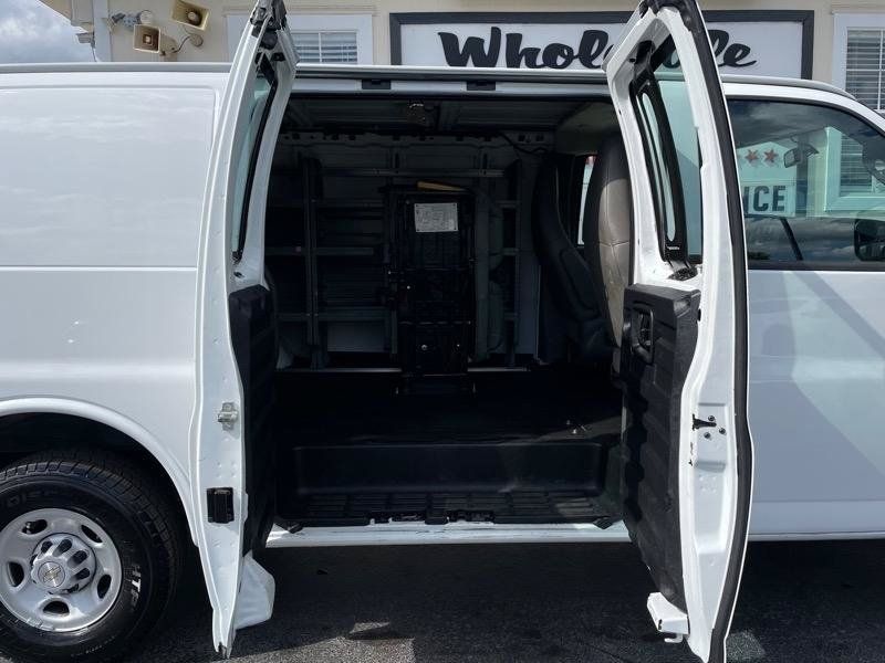 Used 2020 Chevrolet Express 3500 w/ Driver Convenience Package RWD image 27
