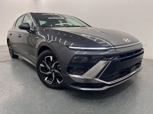 Used 2025 Hyundai Sonata SEL FWD image 3