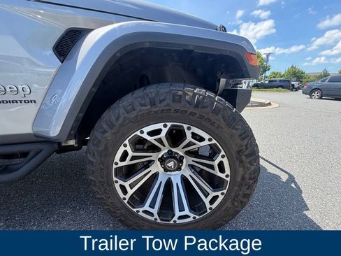 Used 2020 Jeep Gladiator Overland AWD/4WD image 4