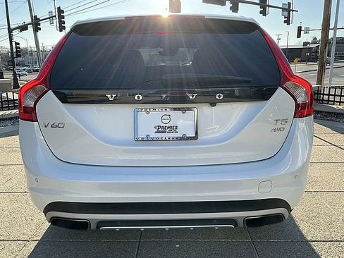 Used 2017 Volvo V60 T5 Cross Country w/ Climate Package image 9