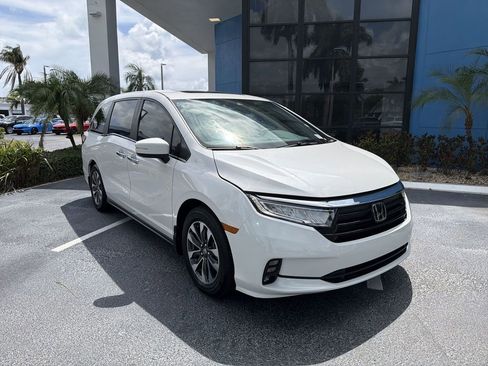 Certified 2024 Honda Odyssey EX-L image 2