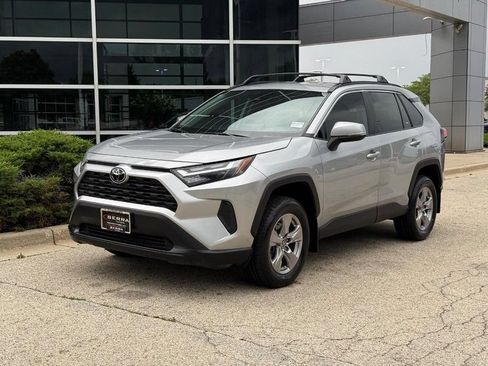 Used 2022 Toyota RAV4 XLE AWD/4WD image 7