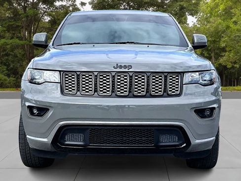 Used 2019 Jeep Grand Cherokee Altitude image 3