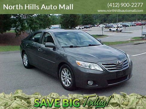Used 2011 Toyota Camry XLE w/ SE/XLE Extra-Value Pkg FWD image 1