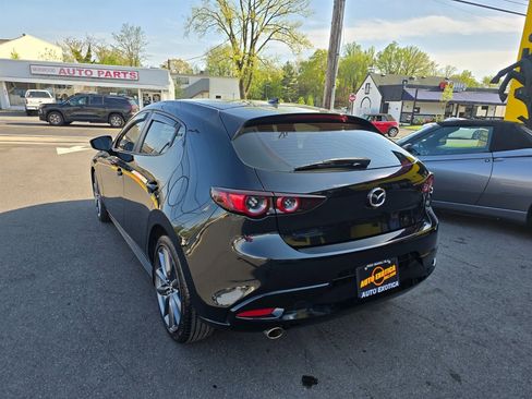 Used 2019 MAZDA MAZDA3 Hatchback w/ Preferred Package FWD image 2
