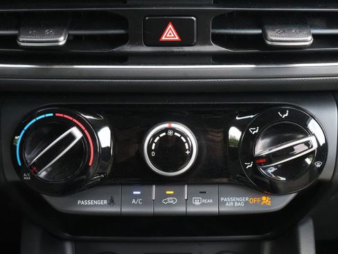 Used 2023 Hyundai Kona SEL AWD/4WD image 17