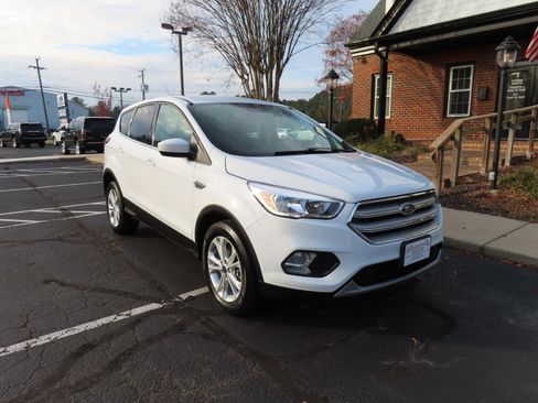 Used 2019 Ford Escape SE image 11