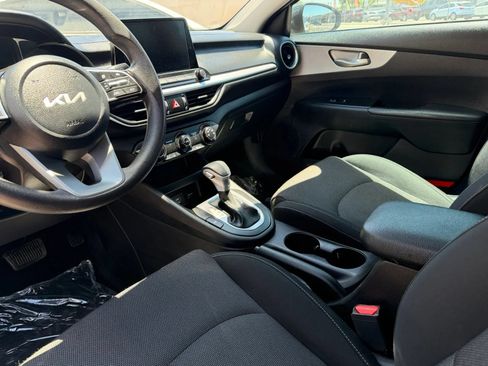Used 2022 Kia Forte LXS w/ LXS Technology Package FWD image 8
