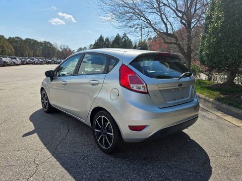 Used 2017 Ford Fiesta SE FWD image 3