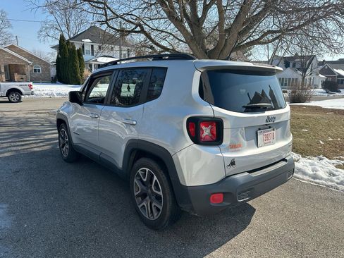 Used 2015 Jeep Renegade Latitude w/ Popular Equipment Group image 5