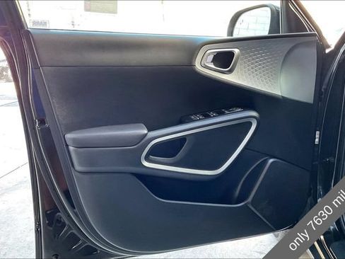 Used 2025 Kia Soul LX w/ LX Technology Package FWD image 22