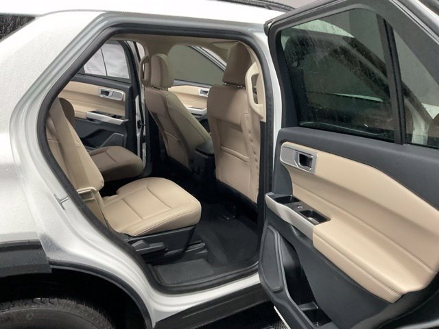 Used 2024 Ford Explorer XLT w/ Equipment Group 202A AWD/4WD image 25