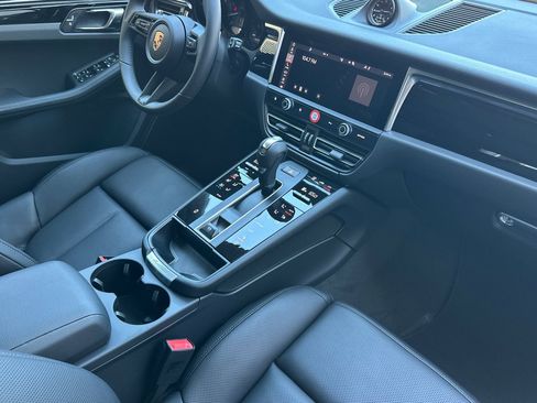 New 2026 Porsche Macan image 18