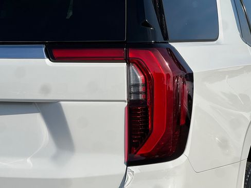 New 2026 GMC Yukon Elevation image 7