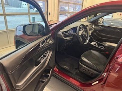 Used 2023 Jeep Grand Cherokee L Laredo image 5