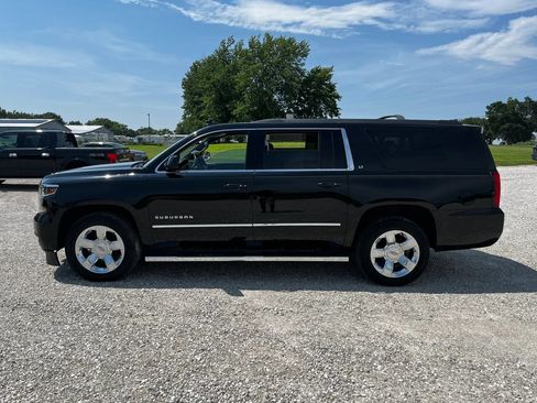 Used 2019 Chevrolet Suburban LT w/ LT Signature Package AWD/4WD image 6