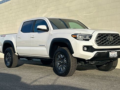 Used 2023 Toyota Tacoma TRD Off-Road image 2