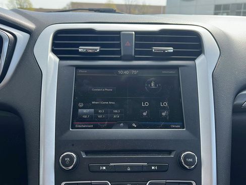 Used 2016 Ford Fusion SE image 20