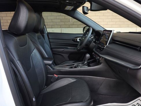 Used 2023 Jeep Compass High Altitude AWD/4WD image 29