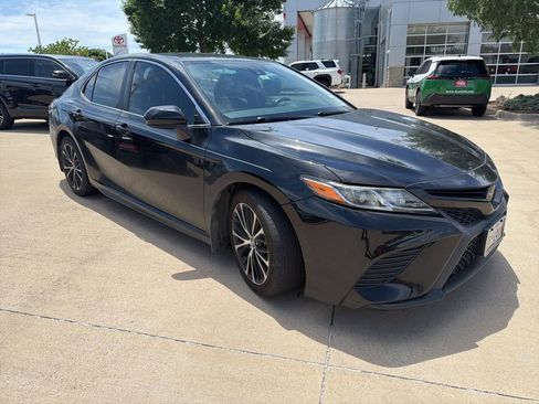Used 2019 Toyota Camry SE FWD image 12
