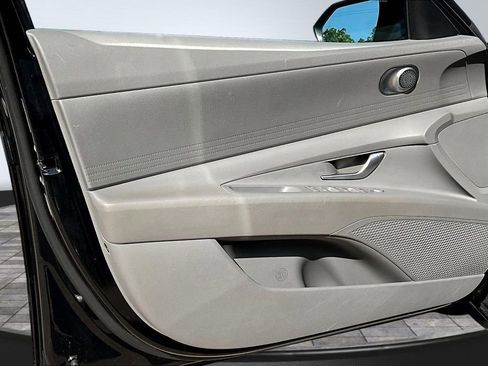 Used 2021 Hyundai Elantra SE FWD image 19