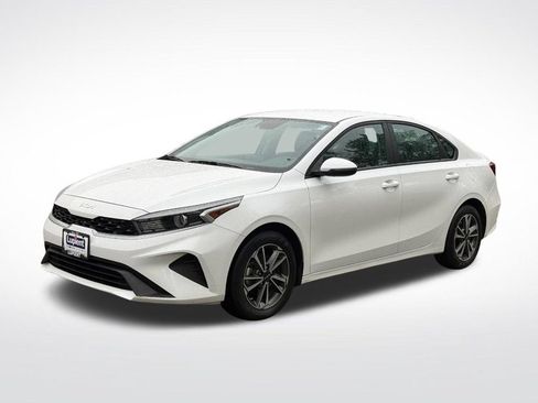 Used 2023 Kia Forte LXS w/ LXS Technology Package FWD image 9