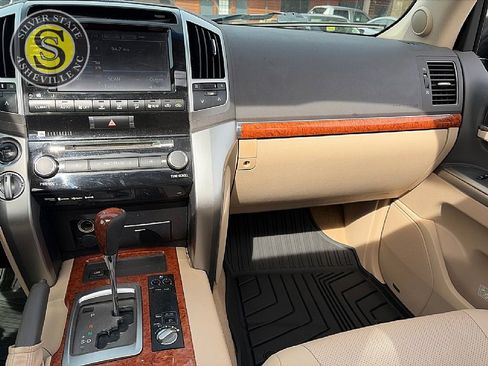 Used 2013 Toyota Land Cruiser image 25