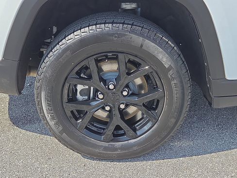 Used 2025 Jeep Grand Cherokee L Altitude image 7