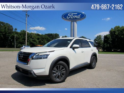 Used 2022 Nissan Pathfinder SV FWD image 1