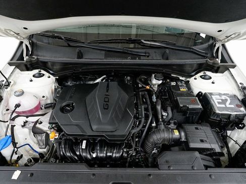 Certified 2024 Kia Sportage LX image 3