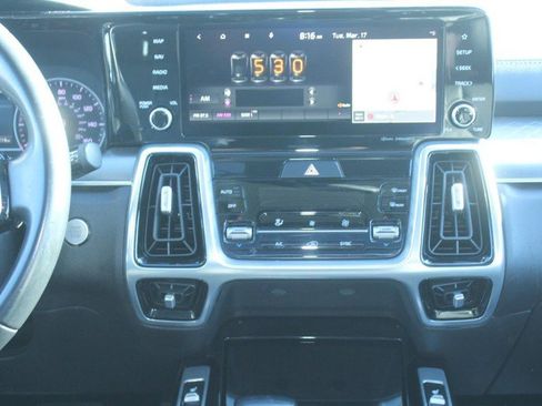 Used 2021 Kia Sorento SX image 16